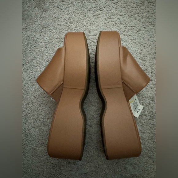 Women's Brown Platform Slide Sandals - Picture 3 of 3
